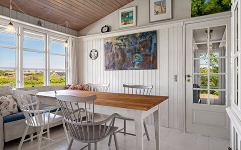 Katri - 500M from the Sea: Møbel, Indretning, Træ, Gulvbelægning, Bord, Etage, Loft, Spisestue, Hjem, Stol