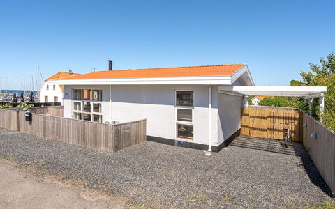 Ljubinko - 50M from the Sea: Træ, Hjem, Kompositmateriale, Dør, Sommerhus, Skygge, Sidespor, Hårdttræ, Bejdse