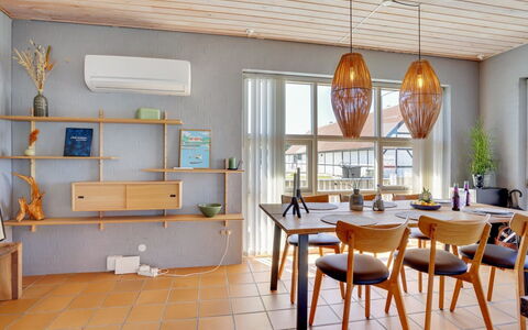 Ljubinko - 50M from the Sea: Træ, Hjem, Kompositmateriale, Dør, Sommerhus, Skygge, Sidespor, Hårdttræ, Bejdse