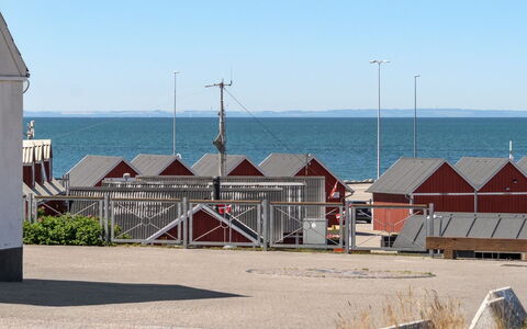 Ljubinko - 50M from the Sea: Træ, Hjem, Kompositmateriale, Dør, Sommerhus, Skygge, Sidespor, Hårdttræ, Bejdse