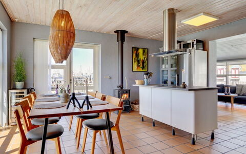 Ljubinko - 50M from the Sea: Træ, Hjem, Kompositmateriale, Dør, Sommerhus, Skygge, Sidespor, Hårdttræ, Bejdse