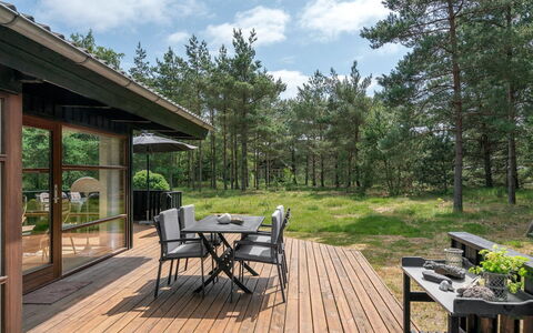 Mine - 300M from the Sea: Træ, Hjem, Veranda, Dæk, Hårdttræ, Tag, Bejdse, Trægulve, Eco Hotel