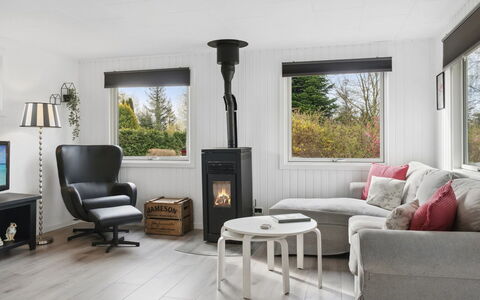 Silvana - 750M from the Sea: Hearth, Møbel, Gulvbelægning, Brændeovn, Etage, Indretning, Trægulve, Stue, Husholdningsapparat, Hjem