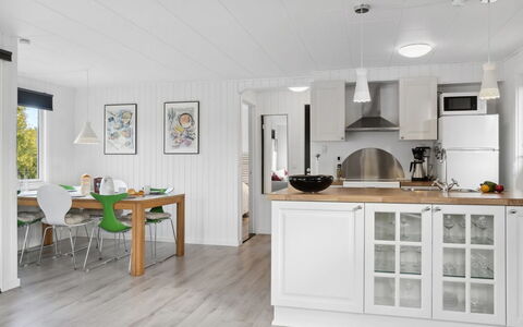 Silvana - 750M from the Sea: Gulvbelægning, Møbel, Træ, Indretning, Køkken, Countertop, Etage, Loft, Cabinetry, Større Bandage