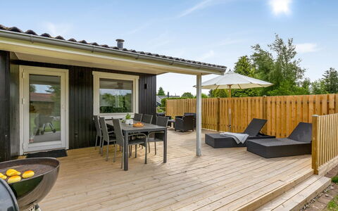 Silvana - 750M from the Sea: Træ, Hjem, Hus, Veranda, Hårdttræ, Planke, Bejdse, Dæk, Dør, Sommerhus