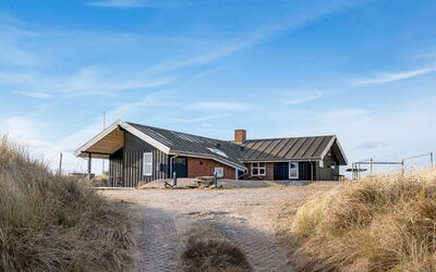 Tahnee - 450M from the Sea