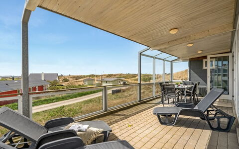 Emelin - 475M from the Sea: Tag, Hus, Hjem, Sommerhus, Dør, Sidespor, Dæk, Veranda, Planke, Hårdttræ
