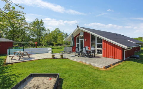 Menka - 1.3Km from the Sea: Indretning, Loft, Lejlighed, Gulvbelægning, Møbel, Etage, Værelse, Belysning, Hjem, Couch
