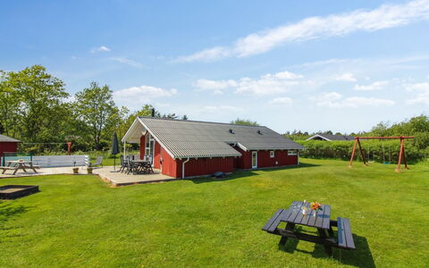 Menka - 1.3Km from the Sea: Indretning, Loft, Lejlighed, Gulvbelægning, Møbel, Etage, Værelse, Belysning, Hjem, Couch