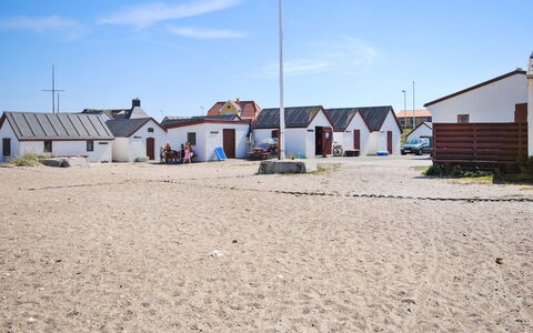 Nani - 900M from the Sea: Bygning, Hus, Træ, Hjem, Tag, Sommerhus, Boligområde, Busk, Arkitektur