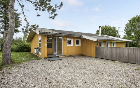 Virpi - 400M from the Sea: Bygning, Tag, Hus, Hjem, Arkitektur, Sommerhus, Boligområde, Land Lot, Sidespor, Dør