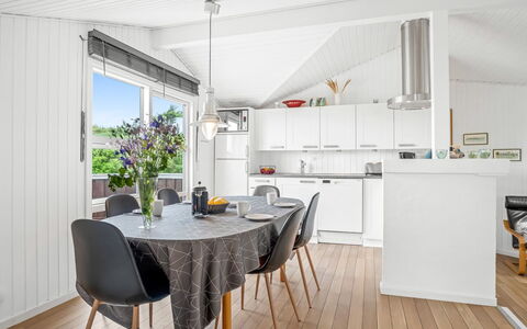 Larisa - 250M from the Sea: Træ, Indretning, Gulvbelægning, Møbel, Loft, Trægulve, Etage, Køkken, Køkken & Spisebord, Hjem