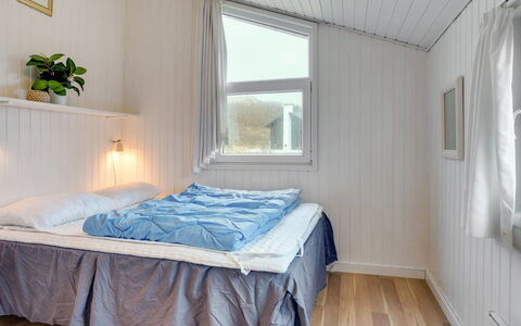 Larisa - 250M from the Sea: Soveværelse, Indretning, Sengetøj, Etage, Loft, Seng, Gulvbelægning, Sengetøj, Sengetøj, Værelse