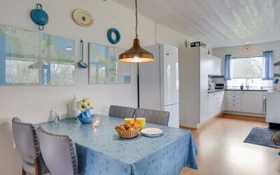 Simon - 225M from the Sea