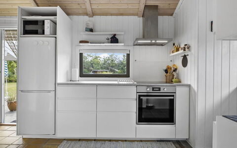 Gita - 2.2Km from the Sea: Køkken Apparat, Køkken, Større Bandage, Husholdningsapparat, Countertop, Cabinetry, Træ, Indretning, Gulvbelægning, Køleskab