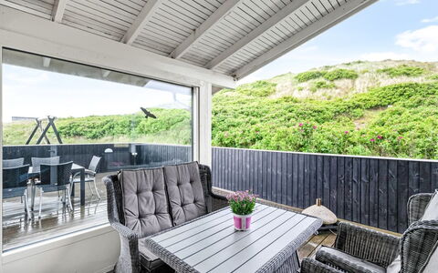 Lill - 50M from the Sea: Træ, Møbel, Gulvbelægning, Etage, Hjem, Loft, Stol, Dæk, Trægulve, Veranda