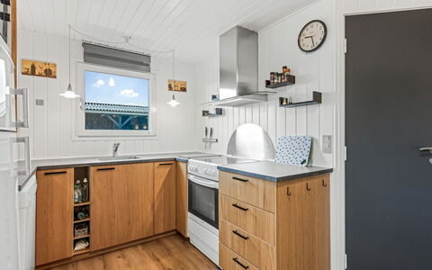 Lill - 50M from the Sea: Træ, Gulvbelægning, Cabinetry, Countertop, Indretning, Etage, Køkken, Større Bandage, Køkken Apparat, Bejdse