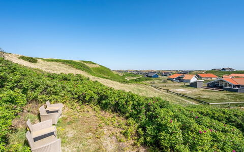 Lill - 50M from the Sea: Himmel, Blå, Grøn, Land Lot, Mark, Plantation, Farm, Arkivbilleder, Sti