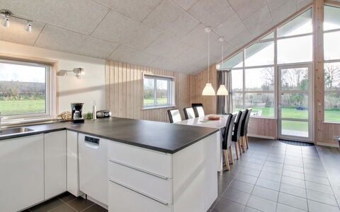 Ethel - 1.5Km to the Fjord: Loft, Køkken, Lysarmatur, Countertop, Cabinetry, Køkken & Spisebord, Sanitærarmatur, Dagslys, Attic