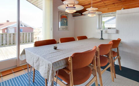Enwald - 300M from the Sea: Møbel, Træ, Gulvbelægning, Etage, Indretning, Stol, Bord, Køkken & Spisebord, Loft, Spisestue