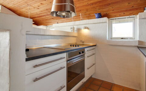 Enwald - 300M from the Sea: Køkken, Countertop, Gulvbelægning, Køkken Apparat, Indretning, Træ, Loft, Større Bandage, Lysarmatur, Etage