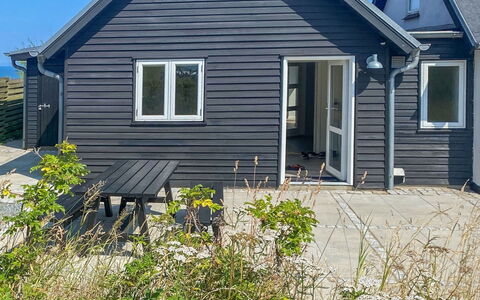 Alkmar - 75M from the Sea: Træ, Tag, Arkitektur, Hjem, Hus, Sommerhus, Sidespor, Hårdttræ, Hældning, Estate