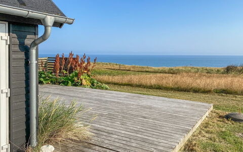 Alkmar - 75M from the Sea: Træ, Tag, Arkitektur, Hjem, Hus, Sommerhus, Sidespor, Hårdttræ, Hældning, Estate