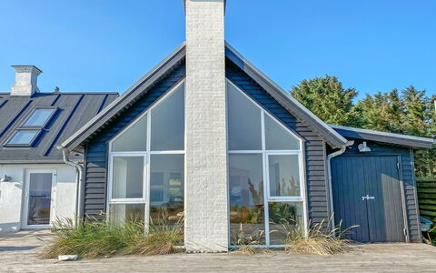 Alkmar - 75M from the Sea: Træ, Tag, Arkitektur, Hjem, Hus, Sommerhus, Sidespor, Hårdttræ, Hældning, Estate