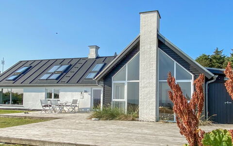 Alkmar - 75M from the Sea: Træ, Tag, Arkitektur, Hjem, Hus, Sommerhus, Sidespor, Hårdttræ, Hældning, Estate
