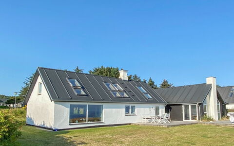 Alkmar - 75M from the Sea: Træ, Tag, Arkitektur, Hjem, Hus, Sommerhus, Sidespor, Hårdttræ, Hældning, Estate