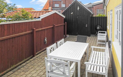 Tuulia - 1.1Km from the Sea: Træ, Tag, Arkitektur, Hjem, Hus, Sommerhus, Sidespor, Hårdttræ, Hældning, Estate