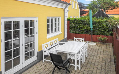 Tuulia - 1.1Km from the Sea: Træ, Tag, Arkitektur, Hjem, Hus, Sommerhus, Sidespor, Hårdttræ, Hældning, Estate