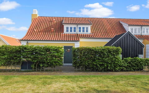Tuulia - 1.1Km from the Sea: Træ, Tag, Arkitektur, Hjem, Hus, Sommerhus, Sidespor, Hårdttræ, Hældning, Estate