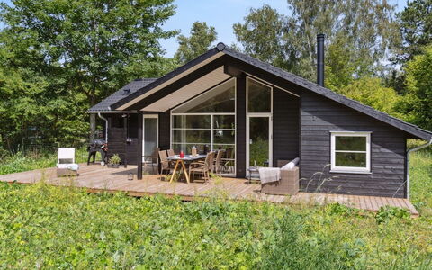 Jonnhild - 450M from the Sea: Hjem, Sommerhus, Sidespor, Hårdttræ, Skygge, Planke, Design, Estate, Veranda, Dæk