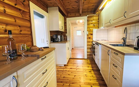 Krampehaugen: Cabinetry, Møbel, Countertop, Ejendom, Skuffe, Bygning, Træ, Indretning, Køkken, Bejdse