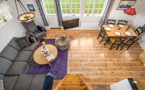 Hagehytta: Møbel, Indretning, Gulvbelægning, Etage, Træ, Trægulve, Couch, Loft, Stue, Værelse