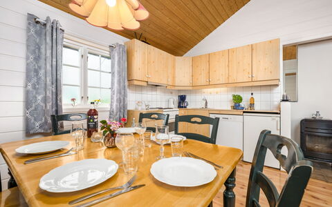 Hagehytta: Træ, Indretning, Loft, Møbel, Hjem, Gulvbelægning, Etage, Værelse, Køkken & Spisebord, Køkken