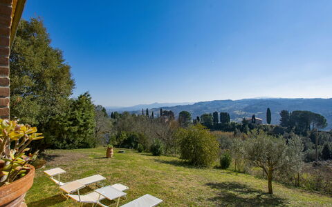 Bellavista: Bygning, Daytime, Himmel, Plante, Træ, Arecales, Hegn, Terrestrisk Plant, Urban Design, Vedplante