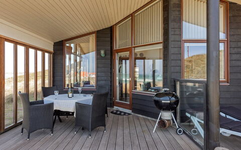 Arngrim - 100M from the Sea: Træ, Tag, Arkitektur, Hjem, Hus, Sommerhus, Sidespor, Hårdttræ, Hældning, Estate