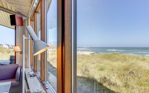 Arngrim - 100M from the Sea: Træ, Tag, Arkitektur, Hjem, Hus, Sommerhus, Sidespor, Hårdttræ, Hældning, Estate