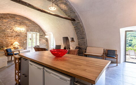 Maison Penta: Ejendom, Møbel, Bord, Træ, Indretning, Cabinetry, Gulvbelægning, Etage, Hal, Væg