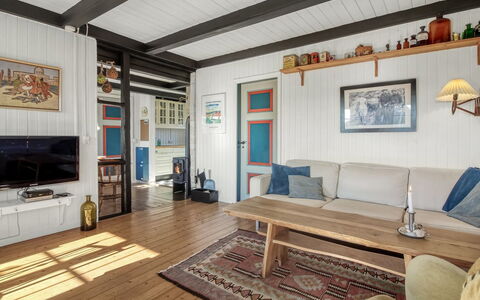 Christin - 275M from the Sea: Gulvbelægning, Indretning, Træ, Møbel, Etage, Loft, Trægulve, Værelse, Couch, Stue