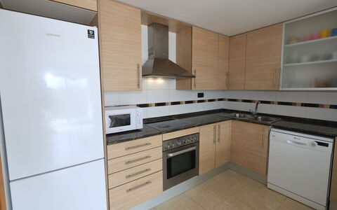 Golden Beach: Cabinetry, Møbel, Countertop, Komfur, Køkken Apparat, Køkken, Indretning, Træ, Håndvask, Større Bandage