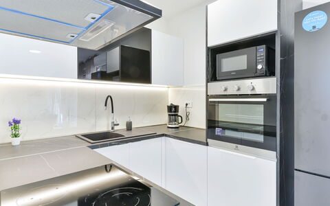 Sunset: Countertop, Cabinetry, Tap, Ejendom, Håndvask, Køkkenvask, Møbel, Køkken, Komfur, Sanitærarmatur