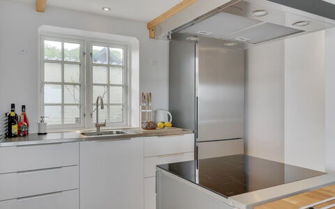 Elsabeth - 20M from the Sea: Køkken, Countertop, Gulvbelægning, Køkken Apparat, Cabinetry, Indretning, Træ, Møbel, Etage, Husholdningsapparat