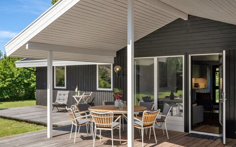 Ingelis - 1.2Km from the Sea: Gulvbelægning, Etage, Loft, Indretning, Countertop, Køkken, Cabinetry, Værelse, Større Bandage, Lysarmatur