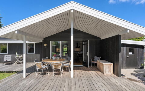 Ingelis - 1.2Km from the Sea: Gulvbelægning, Etage, Loft, Indretning, Countertop, Køkken, Cabinetry, Værelse, Større Bandage, Lysarmatur