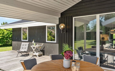 Ingelis - 1.2Km from the Sea: Gulvbelægning, Etage, Loft, Indretning, Countertop, Køkken, Cabinetry, Værelse, Større Bandage, Lysarmatur