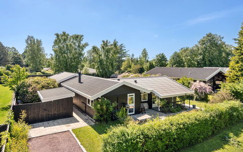Ingelis - 1.2Km from the Sea: Gulvbelægning, Etage, Loft, Indretning, Countertop, Køkken, Cabinetry, Værelse, Større Bandage, Lysarmatur