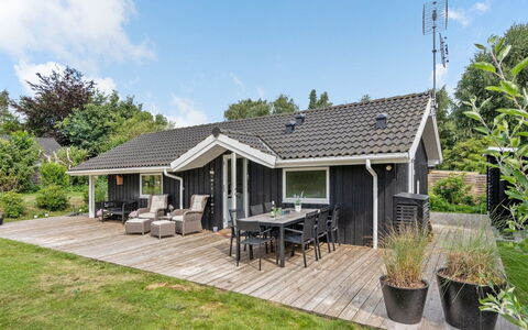 Franca - 500M from the Sea: Træ, Tag, Arkitektur, Hjem, Hus, Sommerhus, Sidespor, Hårdttræ, Hældning, Estate